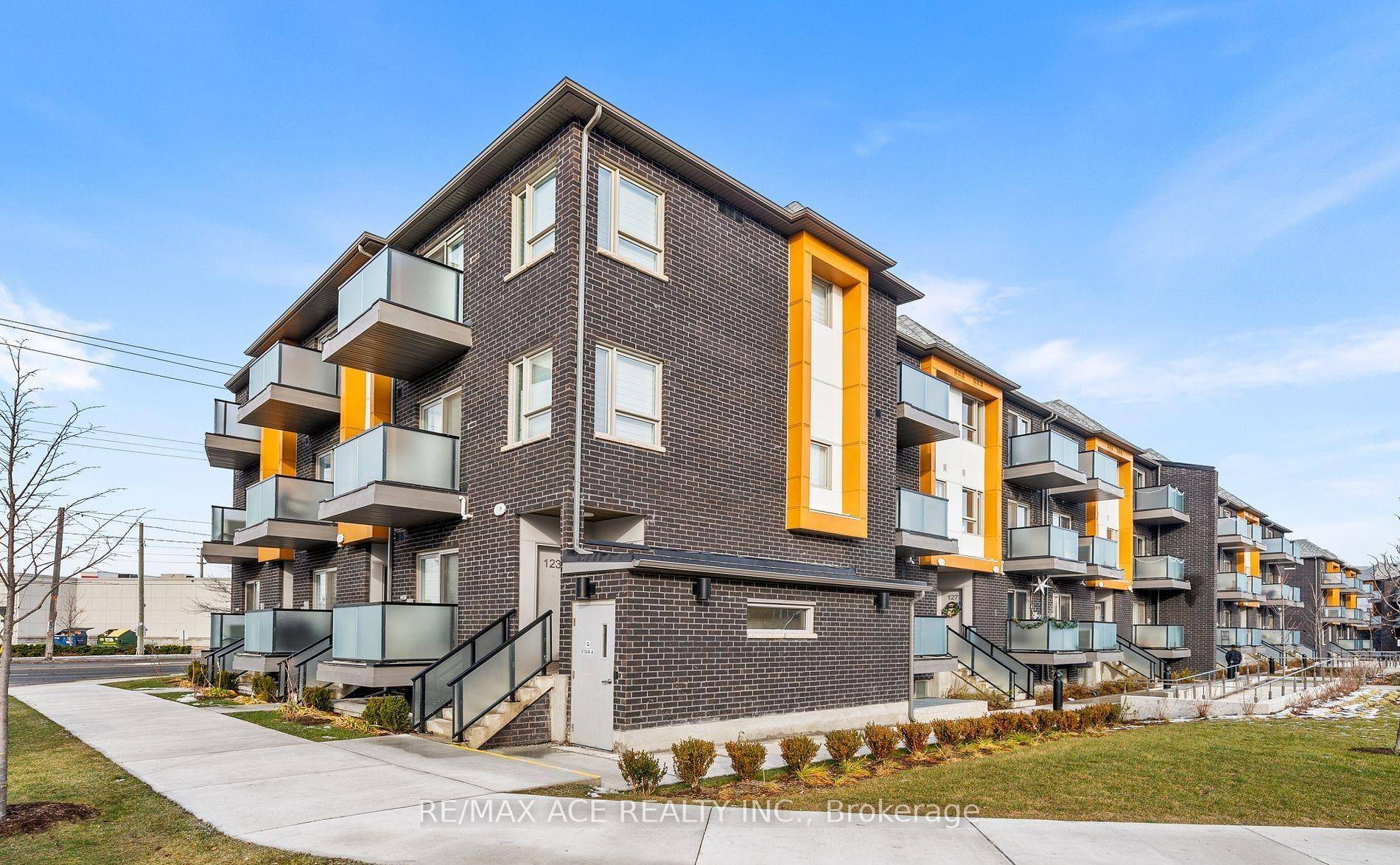 Stunning 2 bedroom townhome with the potential to convert into 3 bedrooms, featuring 2.