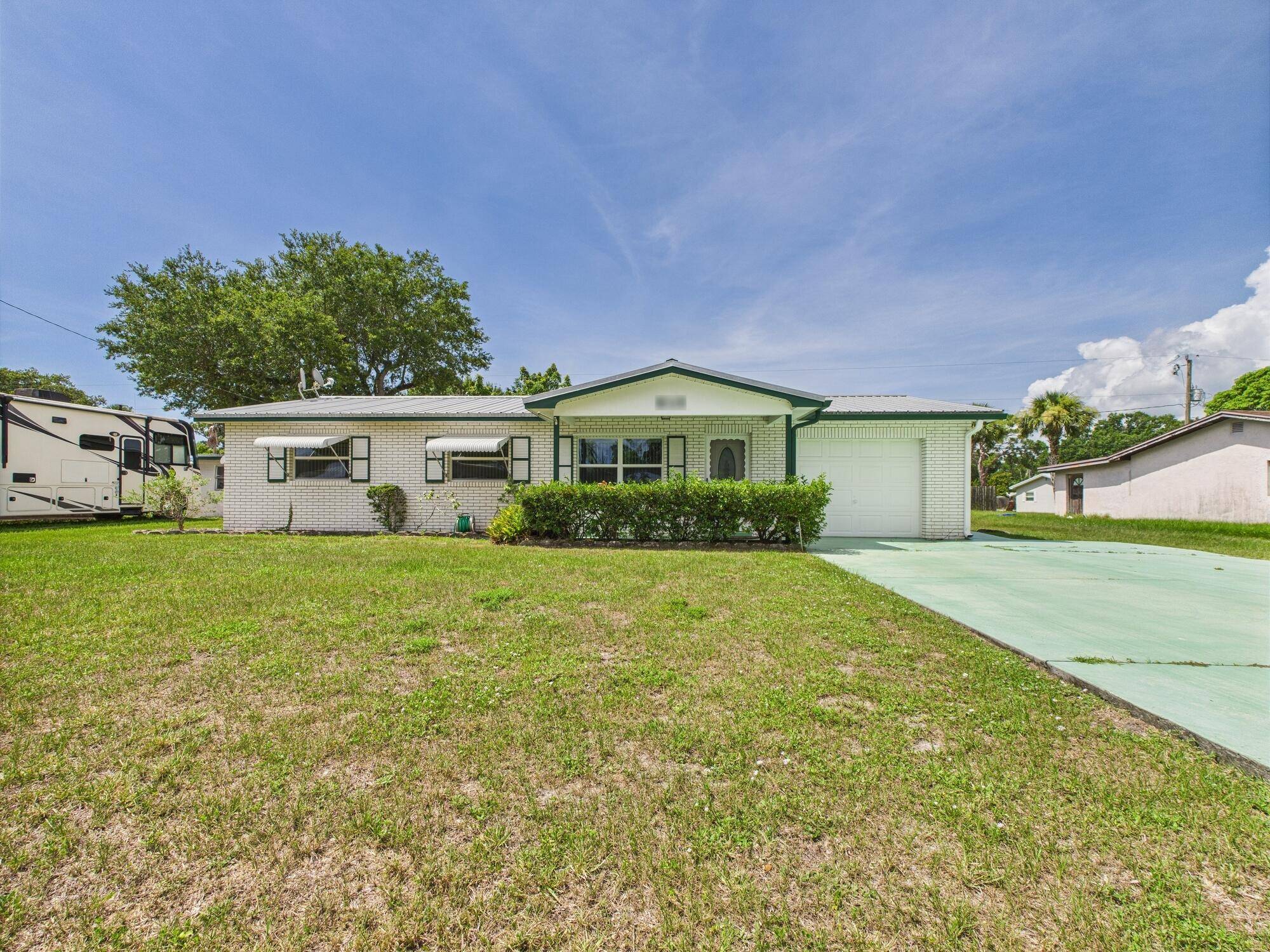 Well maintained CBS home on a double lot with open concept living, dining, and kitchen space.