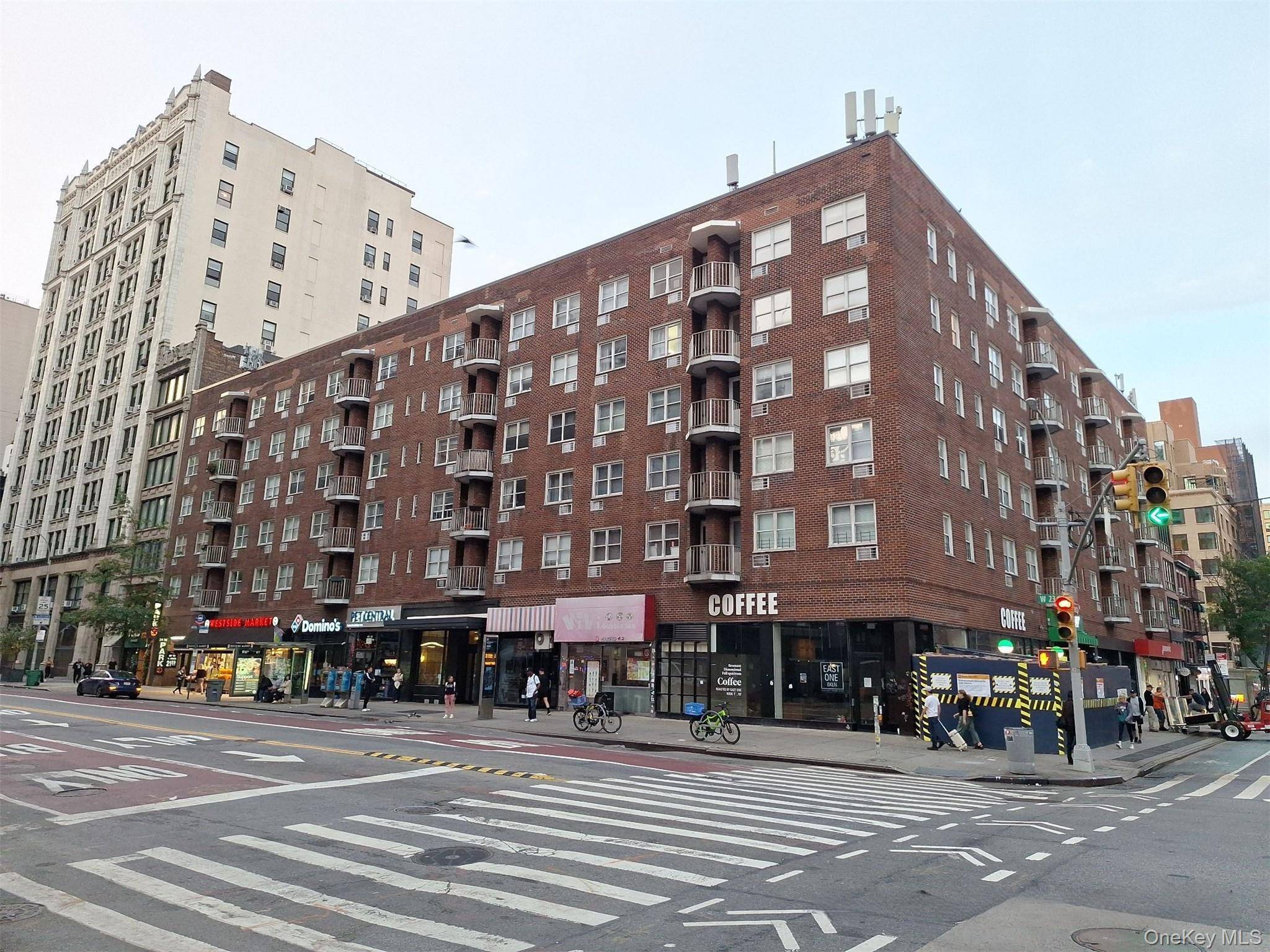 Condo Style Home. This Home Features Full Bath, Eat In Kitchen amp ; Dining Are.