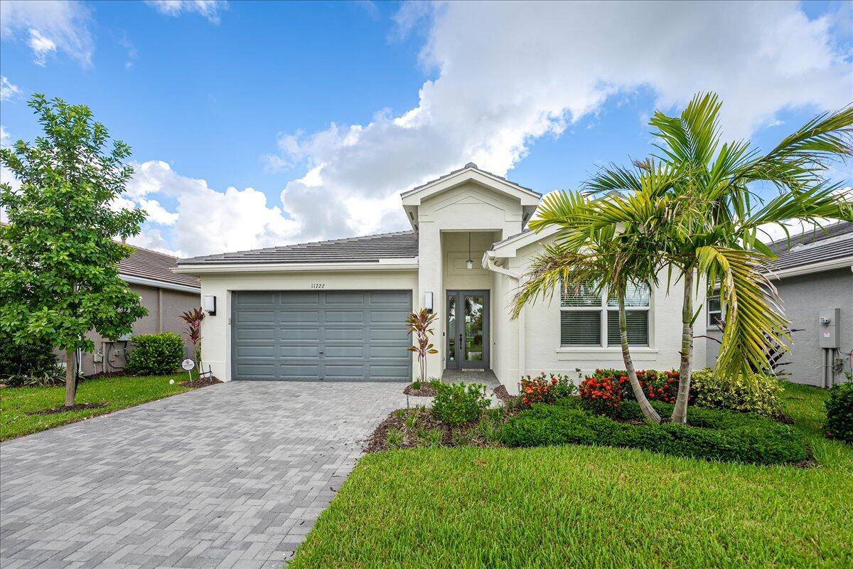 Pristine 2 bedroom 2 bathroom located in the Resort Style Community of Valencia Grove at Riverland.