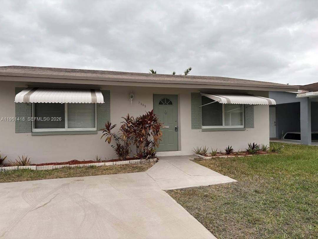 Updated 2 Bed 1 Bath home in Tamarac.