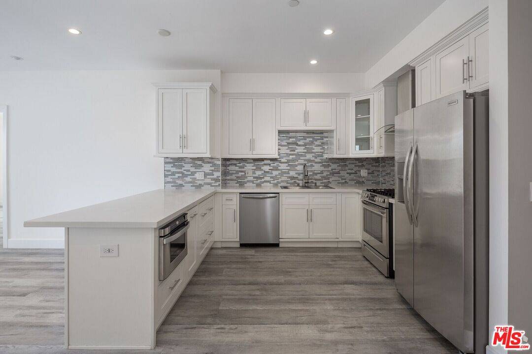 1237  S Holt Ave 3BR Beverlywood La