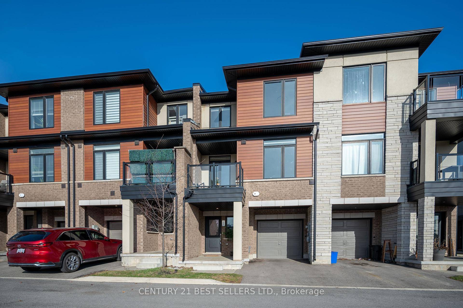 Incredible freehold townhome in the heart of Fifty Point Community Beach !