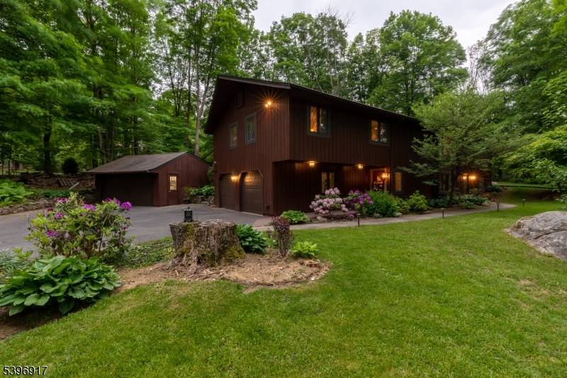 Located in the desirable Long Valley section of Washington Township, this well maintained, move in ready home offers a spacious and flexible floor plan with numerous updates throughout.