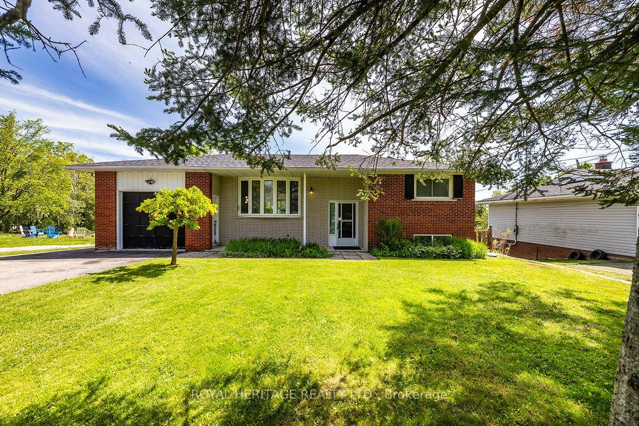 Welcome to 28 Butternut Dr, a four season raised bungalow nestled on the shores of beautiful Sturgeon Lake.