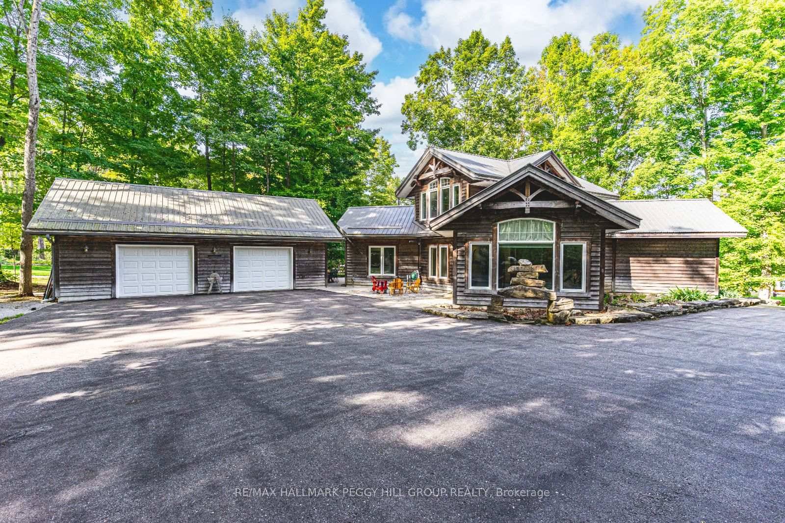 ONE OF A KIND RURAL ESCAPE STEPS FROM LAKE DALRYMPLE amp ; ENDLESS OUTDOOR ADVENTURE !