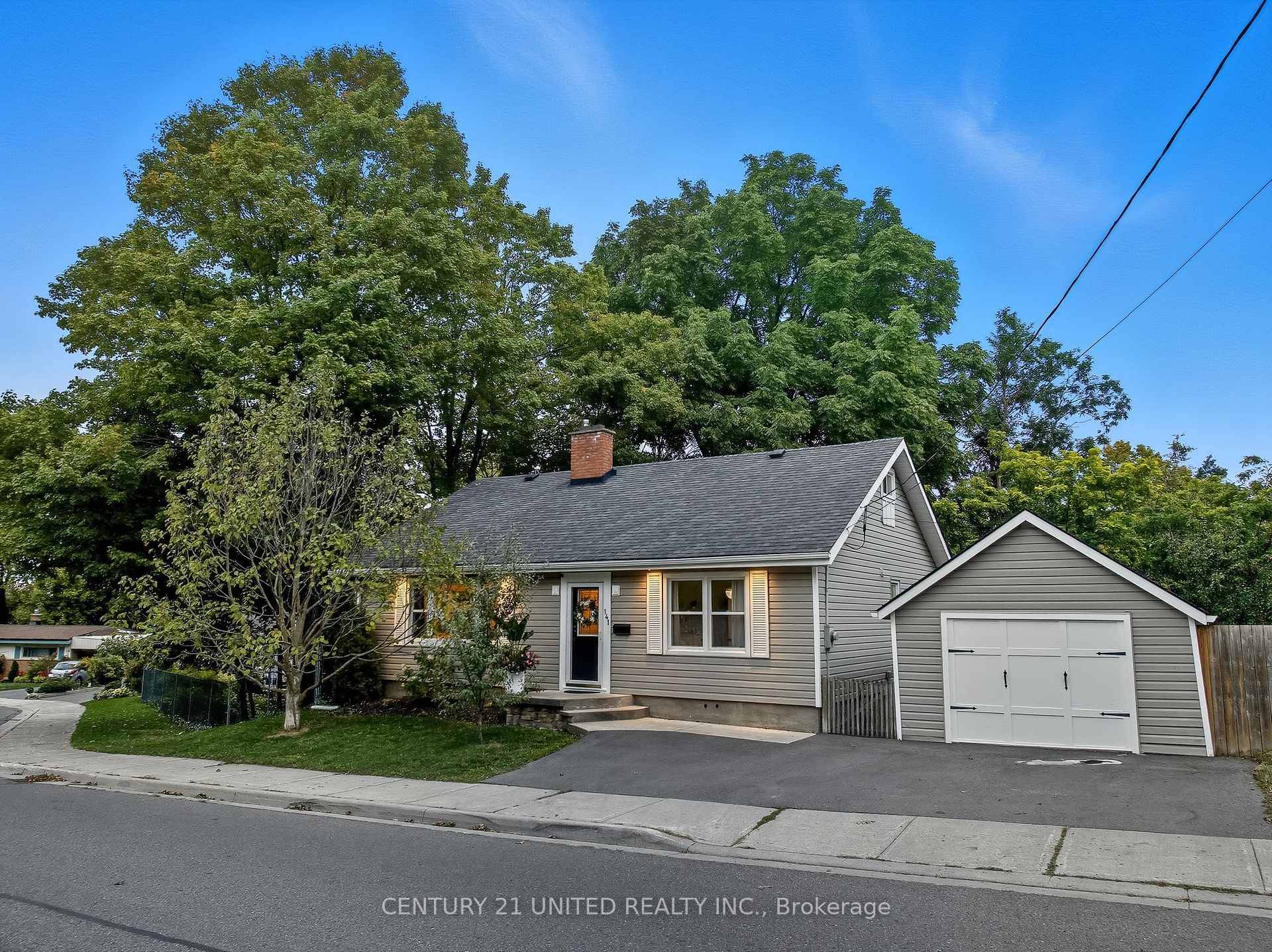 Welcome to Your Dream Home in the Heart of the Exclusive Teachers College Neighbourhood.
