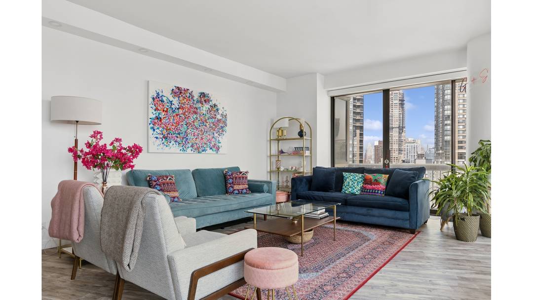 Apartment 25E at 167 East 61st Street is a beautifully renovated high floor residence offering a blend of luxury, space, and light.