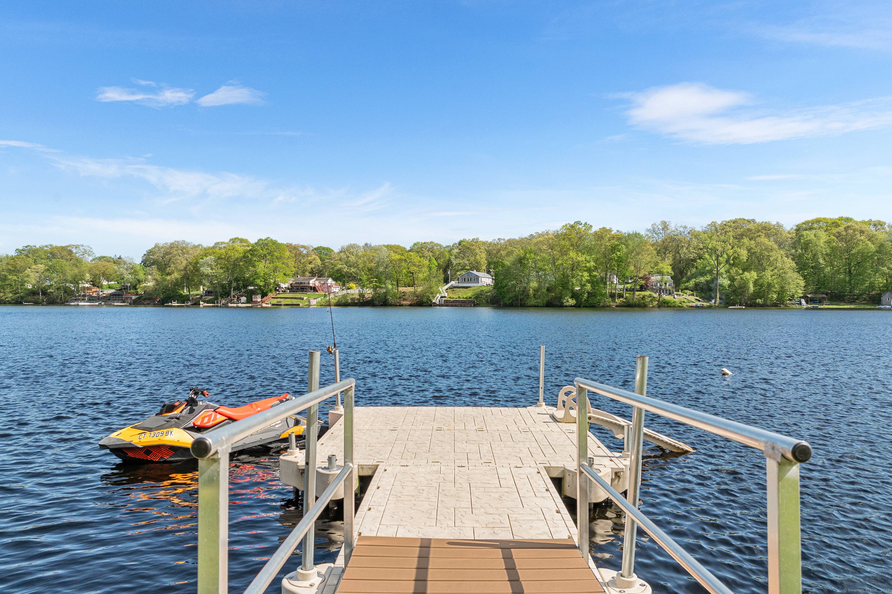 Live the Lake Life on Oxoboxo !
