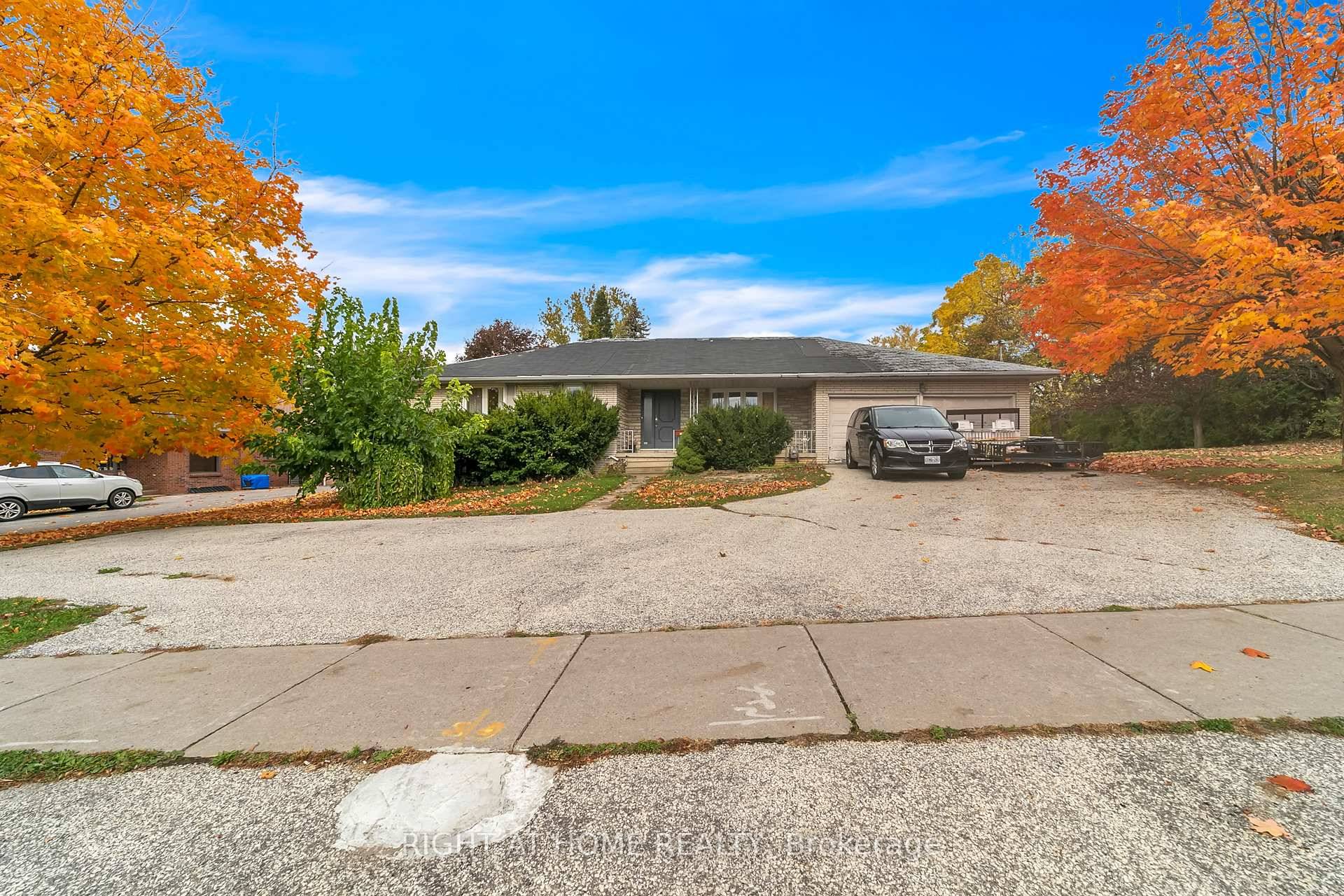 Presenting an outstanding opportunity in one of Newmarket's most desirable areas.