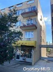 Legal 4 units brick, fully rented good income in excellent location location location good for investment Fort units property 2006 built 1store 3Fam.