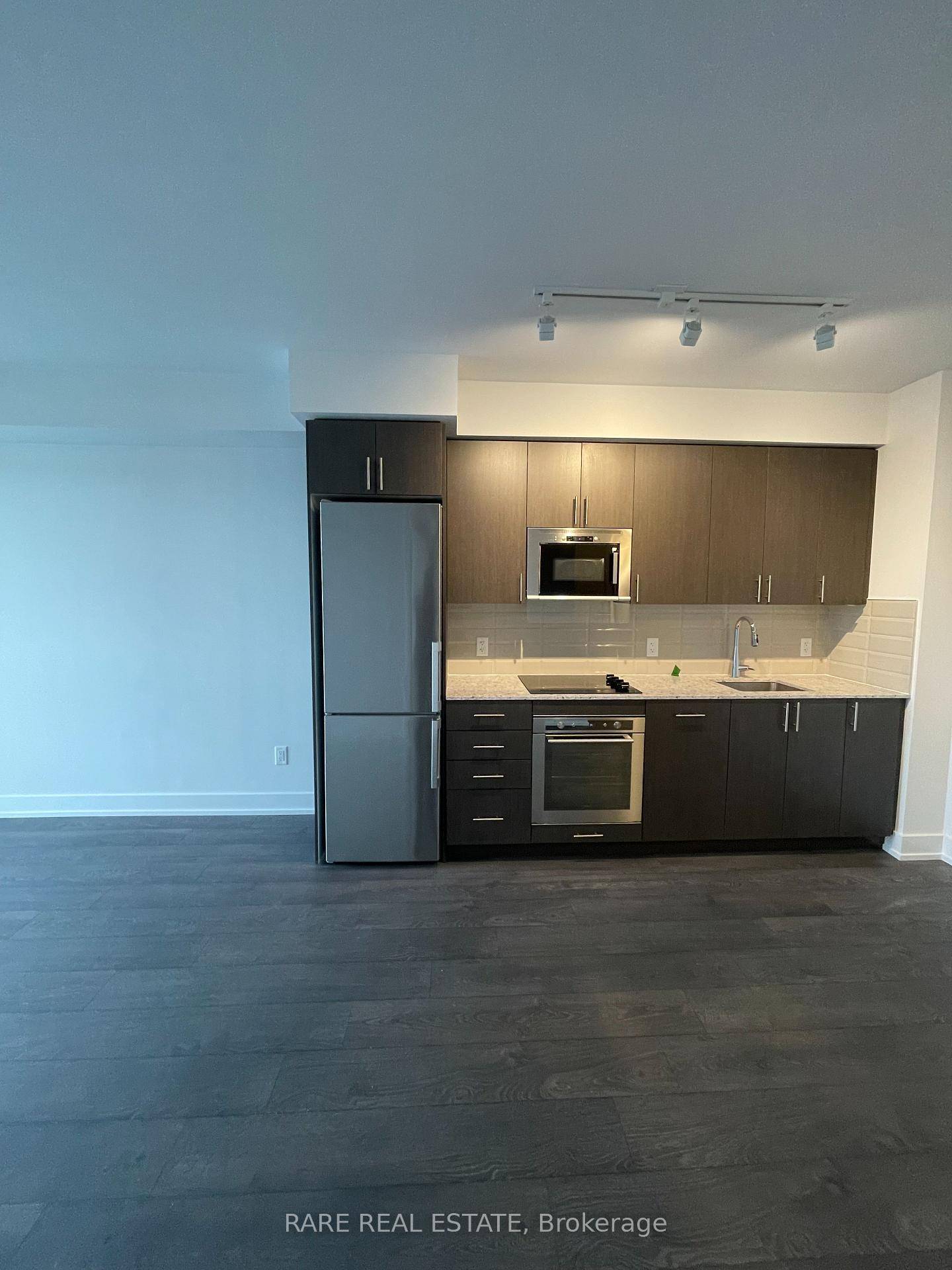Welcome to this bright and modern 1 Bed Den condo perched on the 25th floor of 2550 Simcoe St N !
