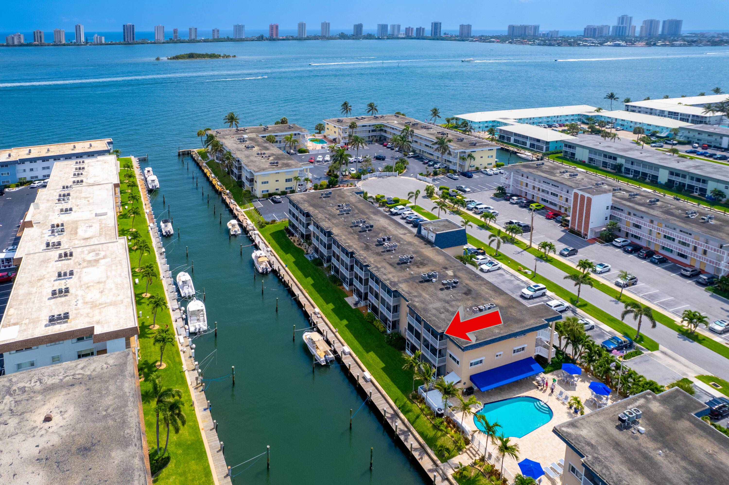 INTRACOASTAL BOATERS PARADISE AWAITS !