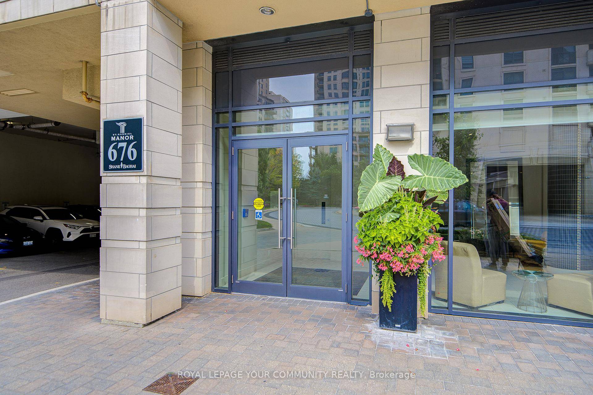 DOWNSIZING OR 1ST HOME ? DISCOVER THE EPITOME OF SOPHISTICATED URBAN LIVING AT THIS RARE SOUTH WEST CORNER SUITE IN A BOUTIQUE MID RISE AT BAYVIEW VILLAGE.