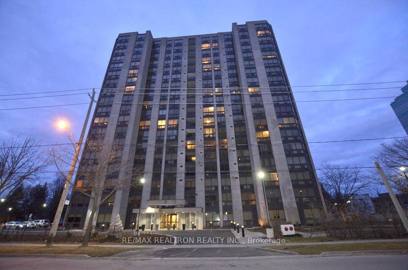 1461 Sf All Utilities Are Included Spacious amp ; Beautiful Large Luxury Corner Condo At Yonge amp ; Sheppard Bright South West View Large Combined Living Dining Generous Eat In ...
