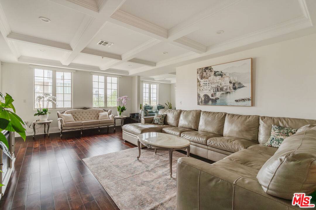 1835   Pandora Ave 3BR Beverlywood La