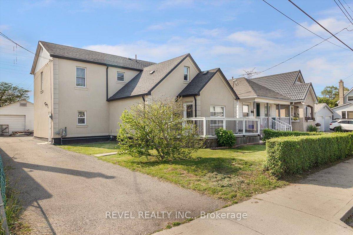 Welcome to your new home ; This gorgeous, turn key amp ; completely renovated duplex able home is located in a Family Neighbourhood amp ; appeals to EVERY type of ...