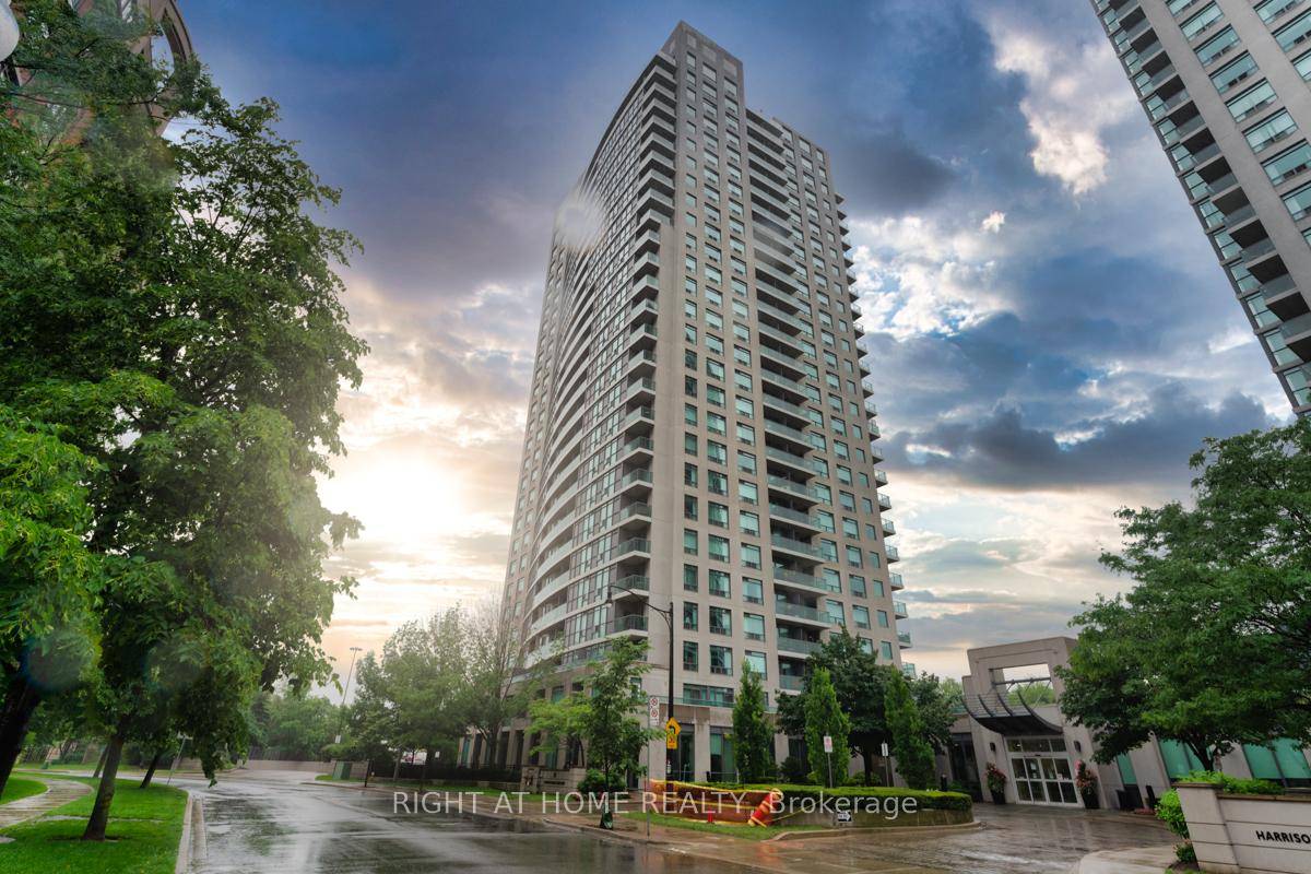Simply Stunning, Excellent Layout Luxury Menkes Property.