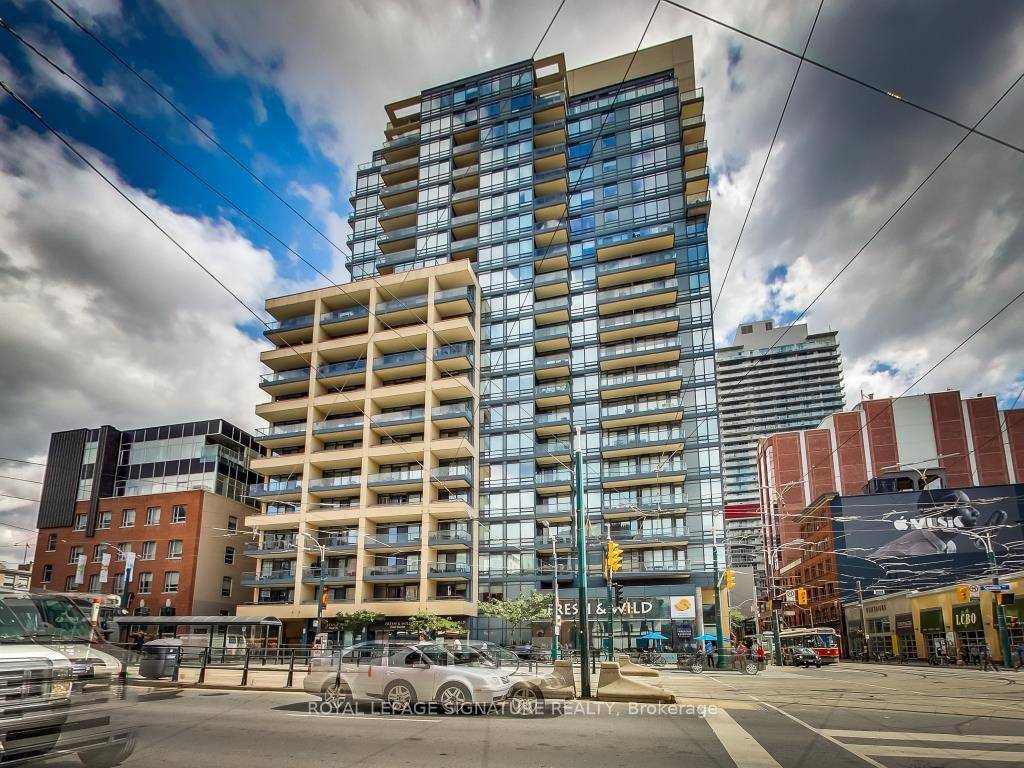 Live in Prime King West in the perfect condo at The Hudson for either a single or couple of professionals with the ability to set up not one, but TWO ...