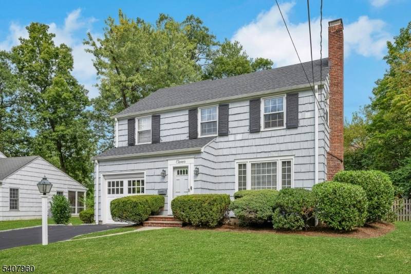 Welcome to 11 Mt. Vernon Avenue, a light filled, move in ready 4 bedroom home located in a charming residential neighborhood in Summit, close to Passaic River Park and its ...