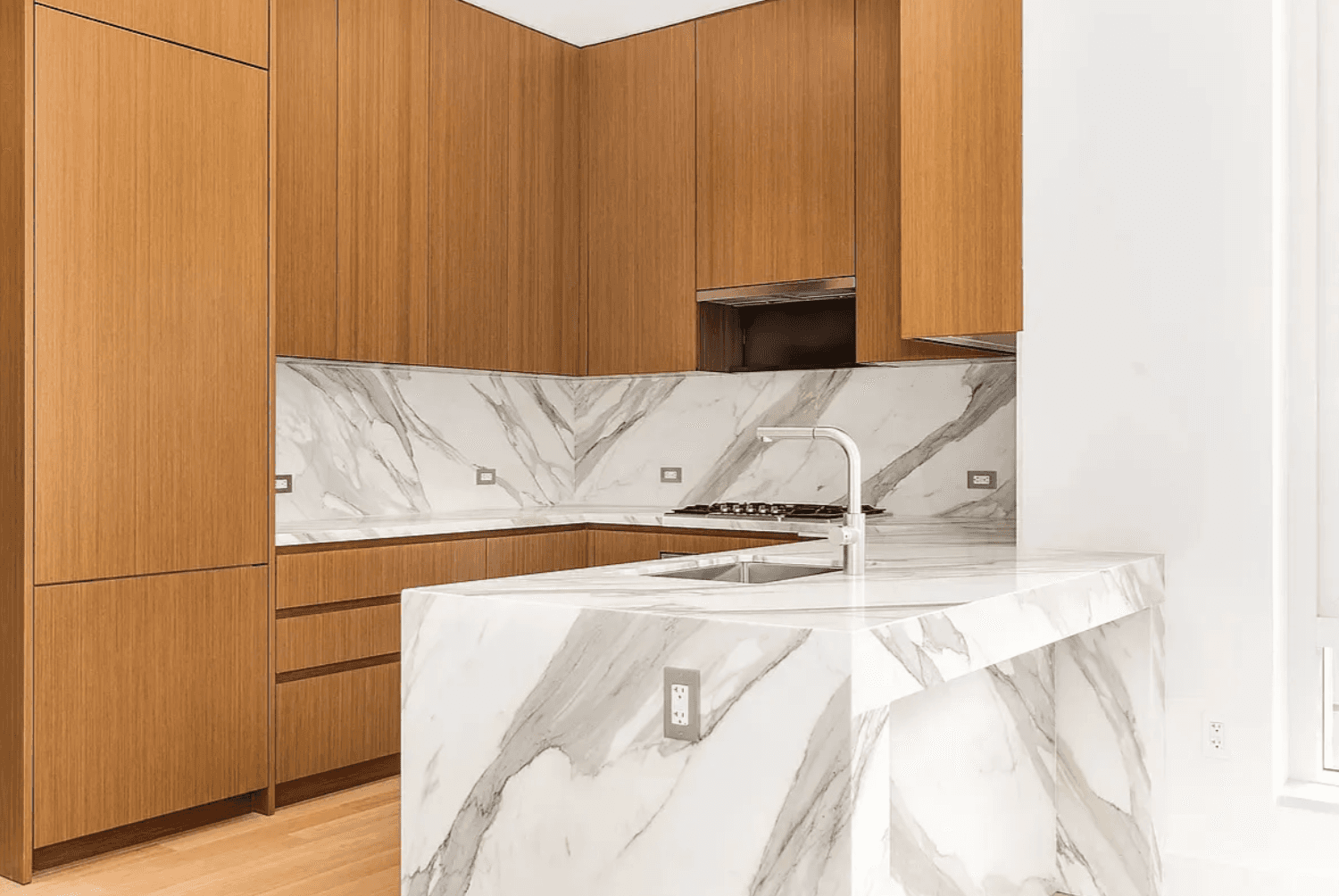 Located in the heart of the chic NoMad neighborhood, Madison House delivers stunning panoramic views of NYC from every residence each one featuring dramatic corner windows and soaring ceilings starting ...