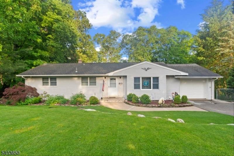 Beautifully maintained 3 bedroom, 2.