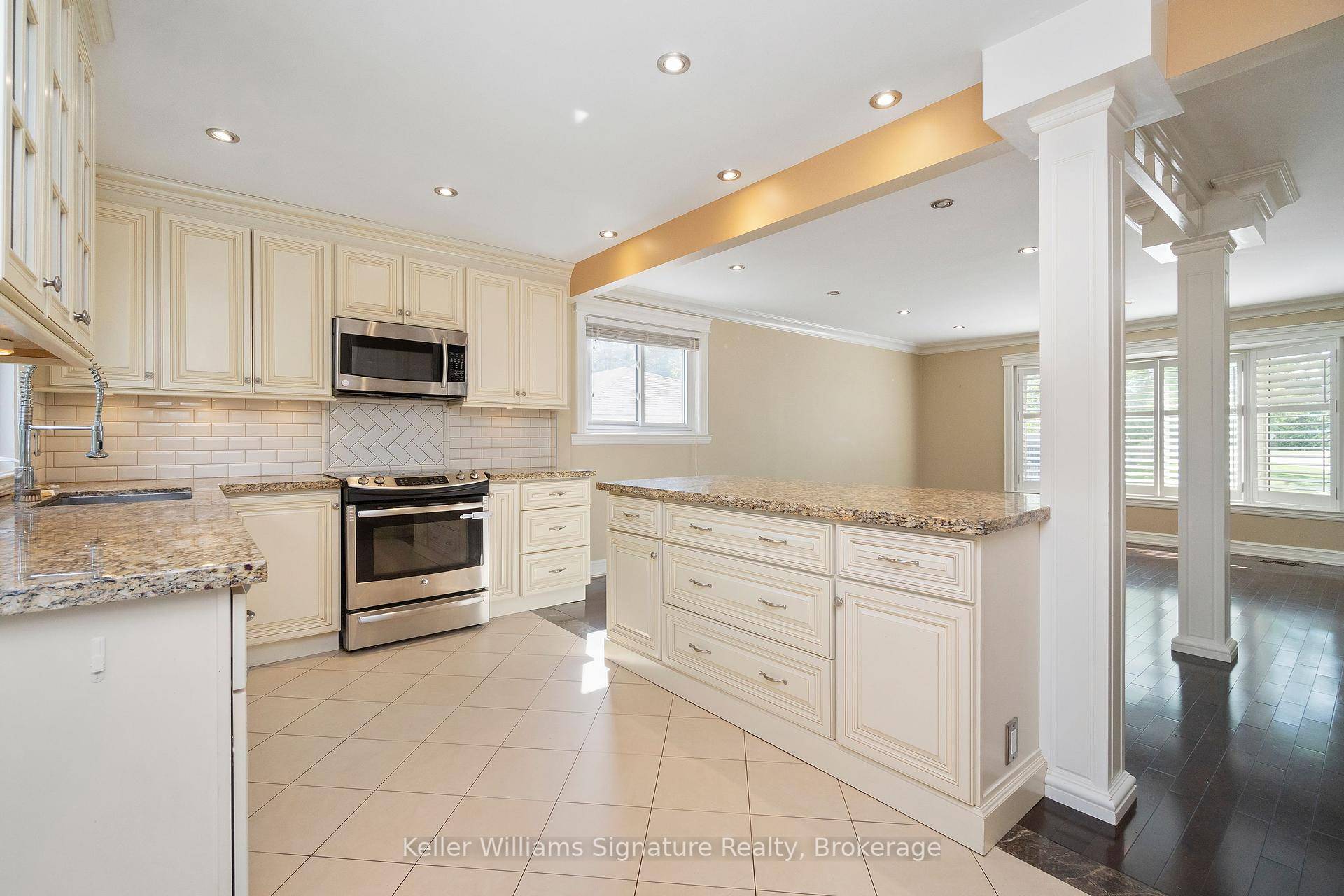 Located in one of South Burlingtons most family friendly pockets, this spacious 3 Bedroom plus Den 4 Level Sidesplit offers a rare combination of prime location, layout, and lifestyle in ...
