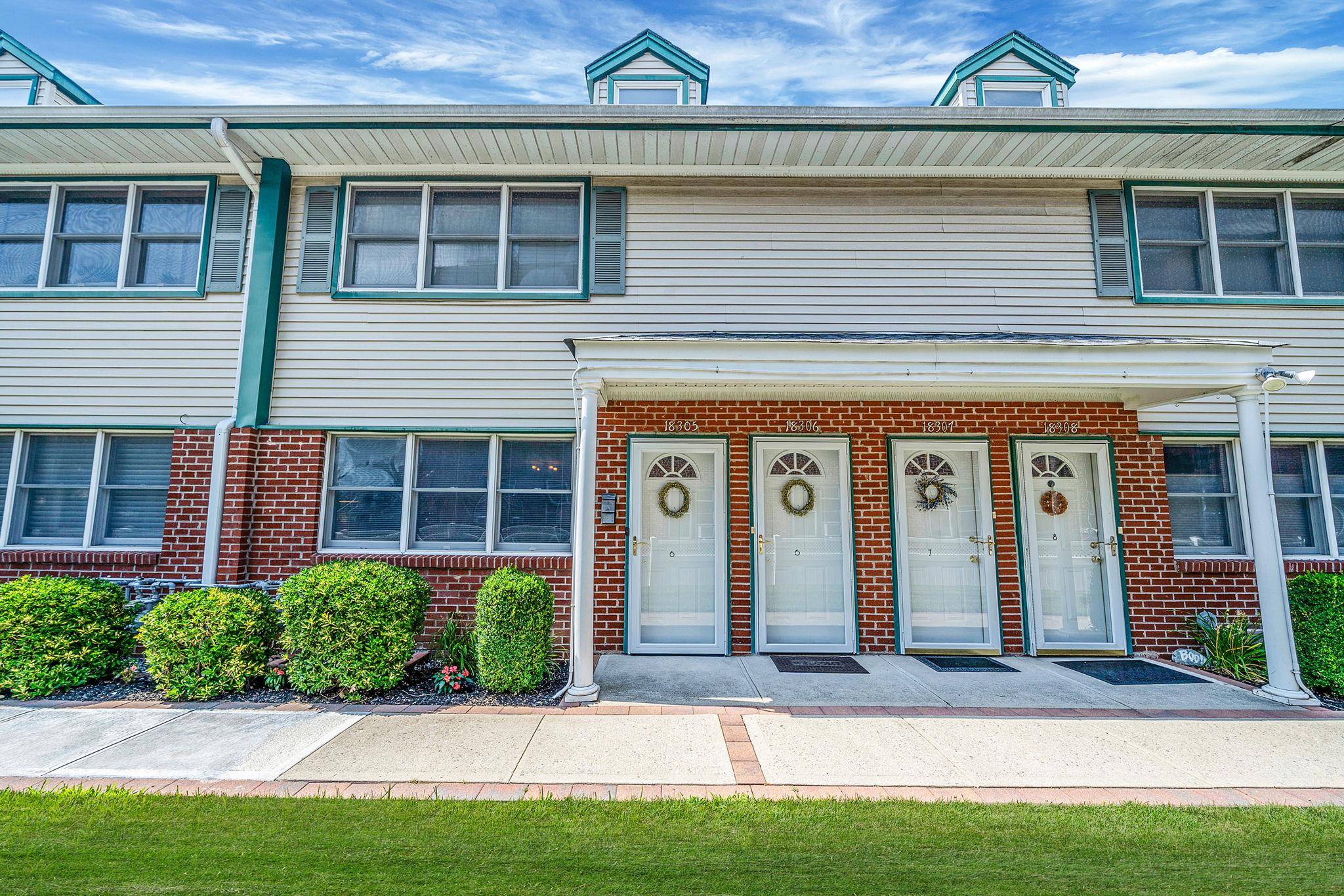 Beautifully Renovated Open Concept Condo with Townhouse Feel This fully renovated condo offers a spacious, multi level layout that provides a townhouse feel with plenty of room to spread out.
