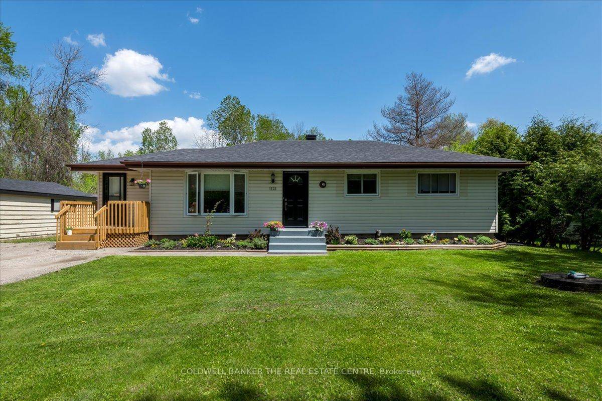 Welcome to 1121 Ferrier Ave in the charming hamlet of Lefroy.