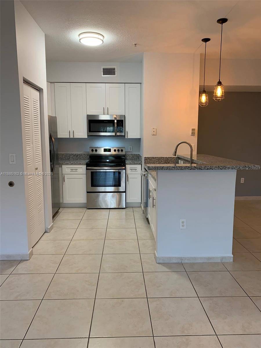 Live, learn, and play in Palm Gardens at Doral a luxurious gated community with a clubhouse, swimming pool, and gym !