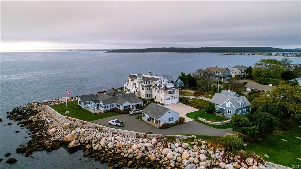 Coffee tastes better with stunning ocean frontage and breathtaking panoramic views at your doorstep !