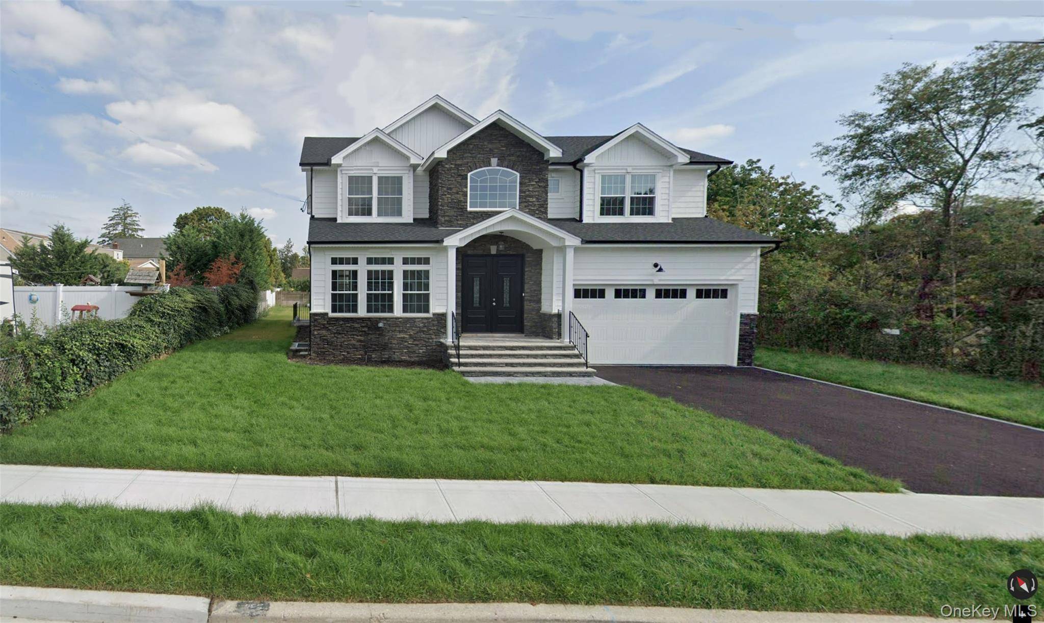 NEW CONSTRUCTION ! This stunning new construction offers everything you have been looking for and more.