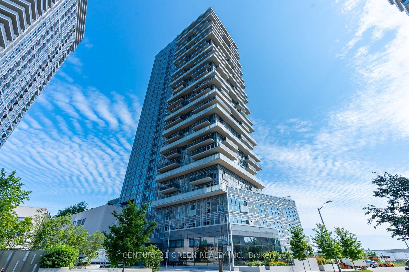 Spacious 2Br amp ; 2Wr Open Concept Corner Unit on High Floor with 9' Ceiling.