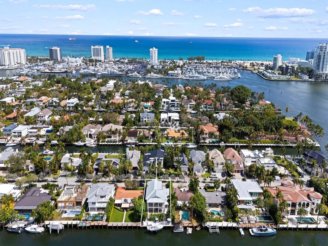 Experience exceptional deepwater living in the prestigious Las Olas Isles w stunning Intracoastal views amp ; effortless ocean access.