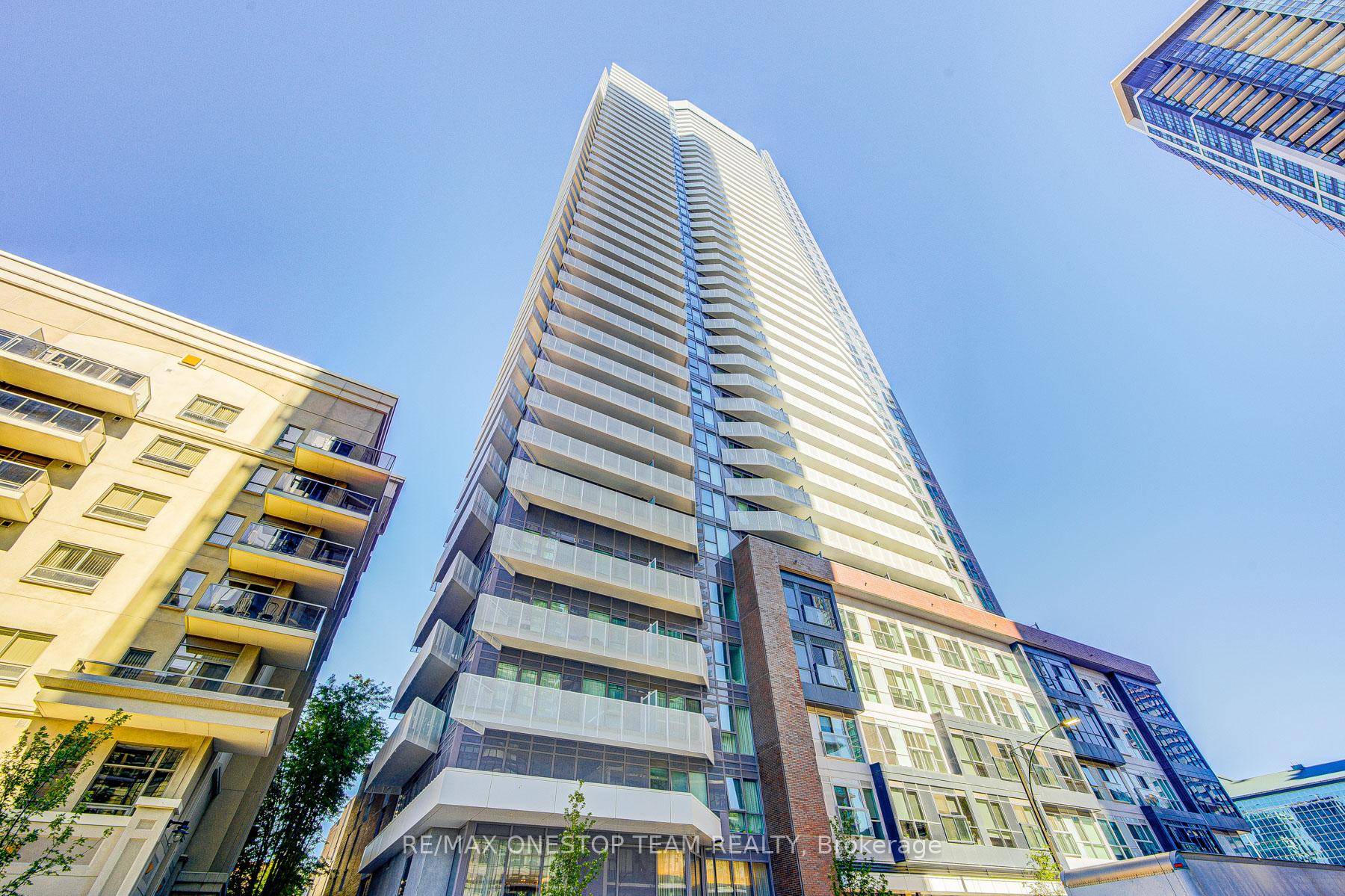 Executive 3 Bed 2 Bath Suite, Open Concept Corner Unit Facing South East With Spectacular South Lake View With 2 Huge Balconies.
