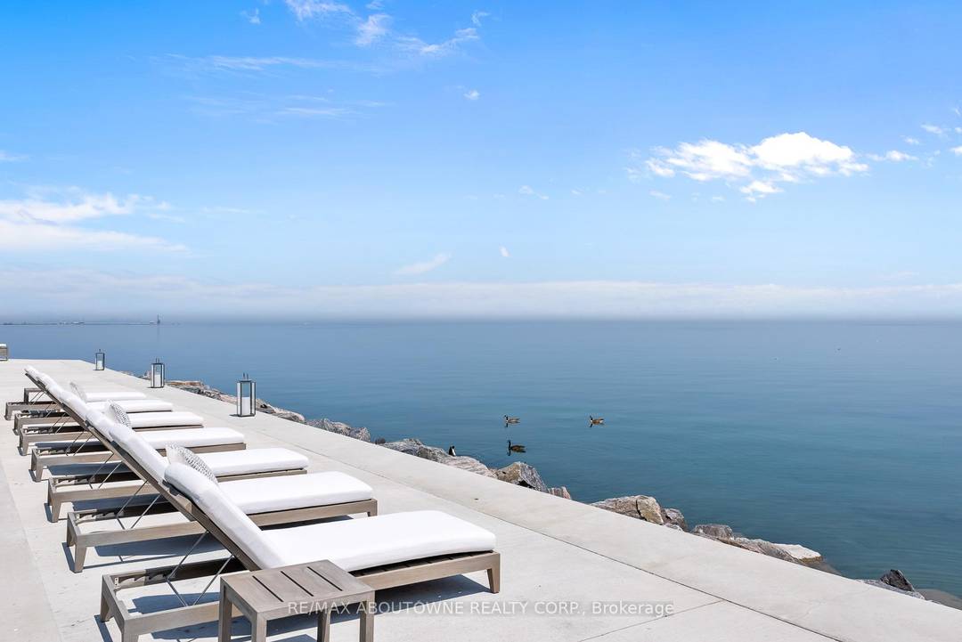 One of the last remaining developable Riparian Lakefront estates in South East Oakville boasting unrivalled and expansive views of Lake Ontario from Downtown Toronto to the Niagara Escarpment.