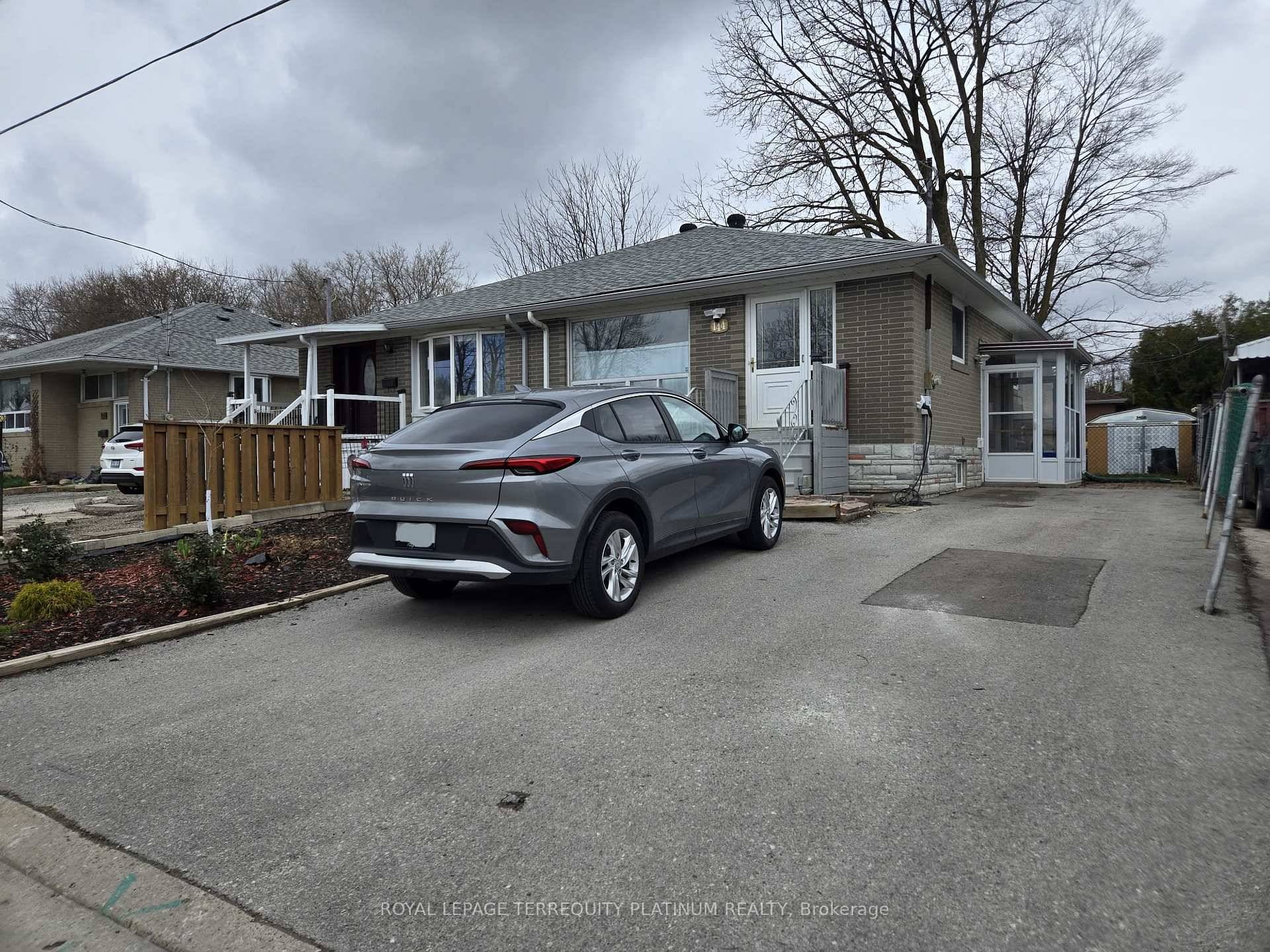 Beautifully renovated one bedroom basement suite with a private walk up entrance, located in a quiet, well established neighborhood just minutes from Upper Canada Mall, Yonge amp ; Davis corridor, ...
