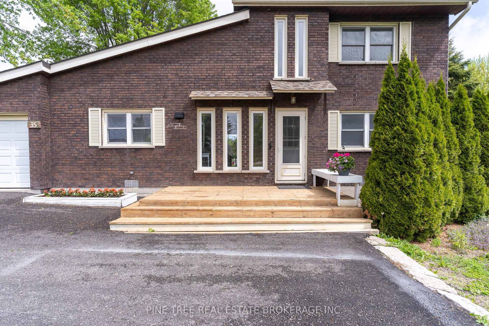 Renovated Brick Waterfront Home With High End Finishes In Lagoon City !