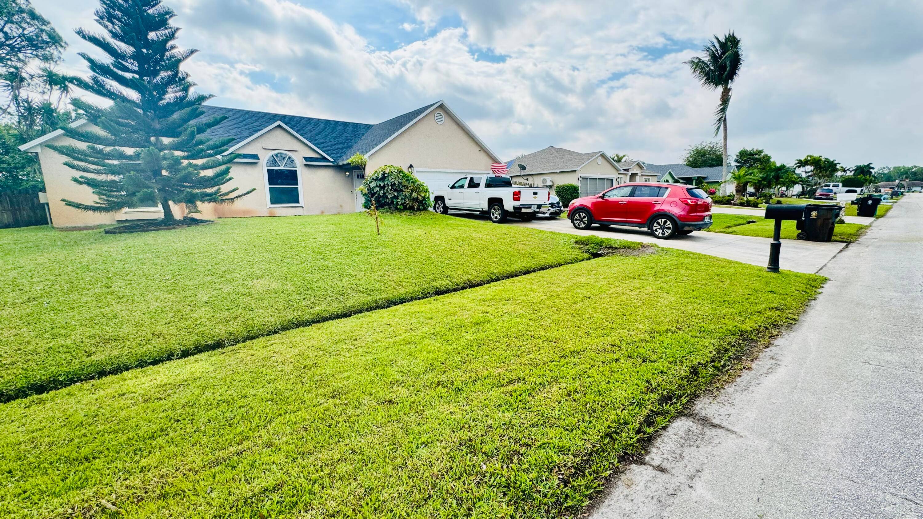 WELCOME HOME ! Plenty of room for family and guests.