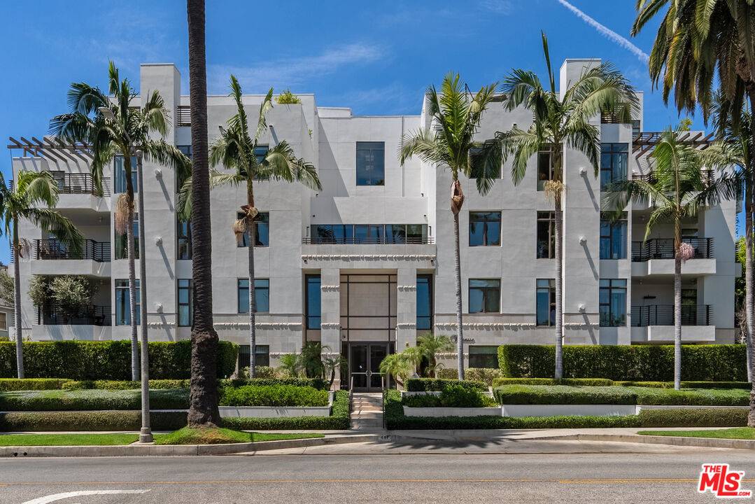 447 N Doheny Dr 2BR Beverly Hills Post Office | B.H.P.O. La