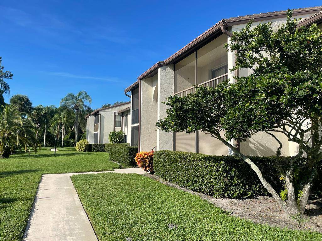 Pine Ridge 3 bedroom, 2 bath, 2nd floor, corner end unit, wide lakefront location.