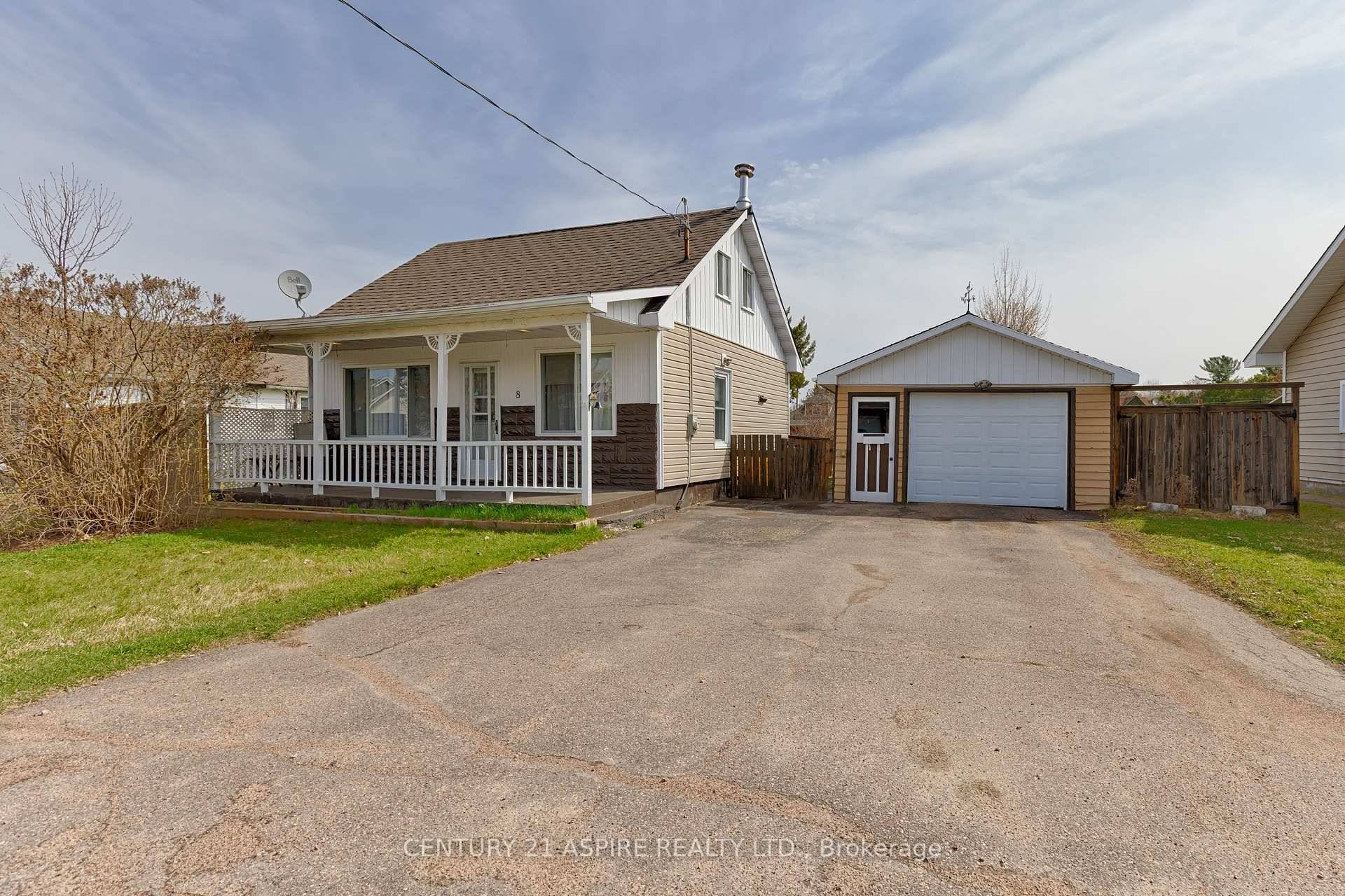 This adorable 2 1 bedroom, 1 bath home sits on a spacious, fully fenced lot, perfect for families and pet owners alike.