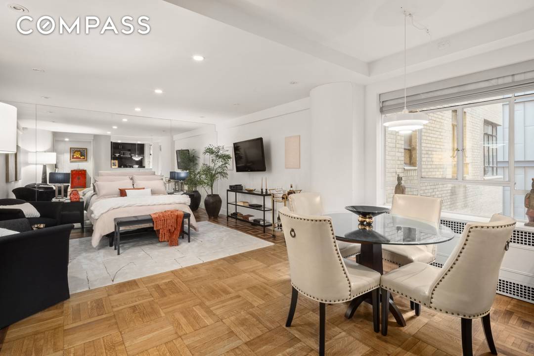 Come home to 19 East 88th Street, one of the most revered pre war co ops in prime Carnegie Hill, featuring a meticulously restored and beautifully maintained Art Deco lobby, ...