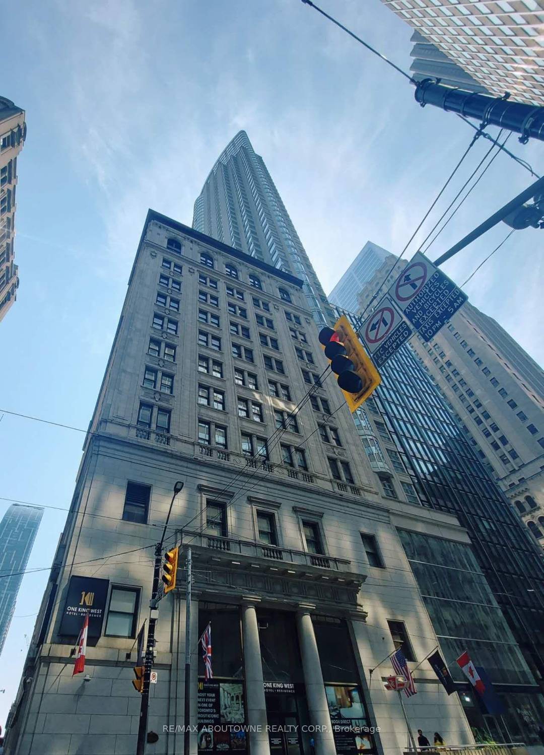 Experience style and convenience in this rarely offered, all inclusive, fully furnished, spacious one bedroom.