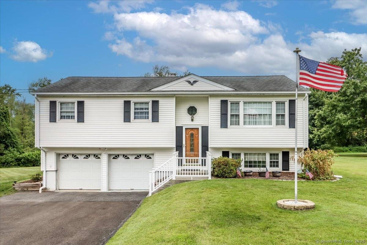 Wonderful Opportunity ! This 3 Bedroom Home offers you a Large, Open Feel with Bright and Sunny Rooms.