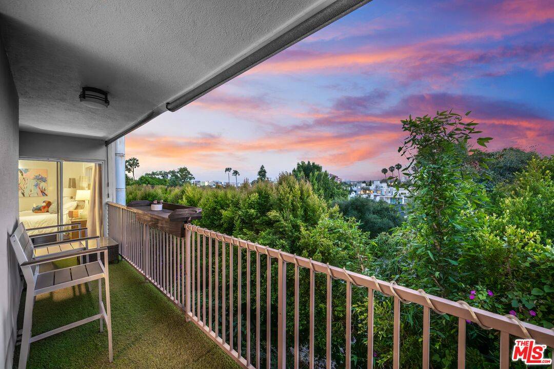 949  N Kings Rd 2BR Sunset Strip La