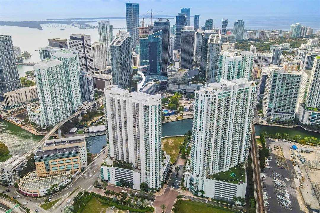 Welcome to Apartment 2412 at Wind by Neo, where luxury blends seamlessly with an exceptional lifestyle in one of Miami's most desirable locations.