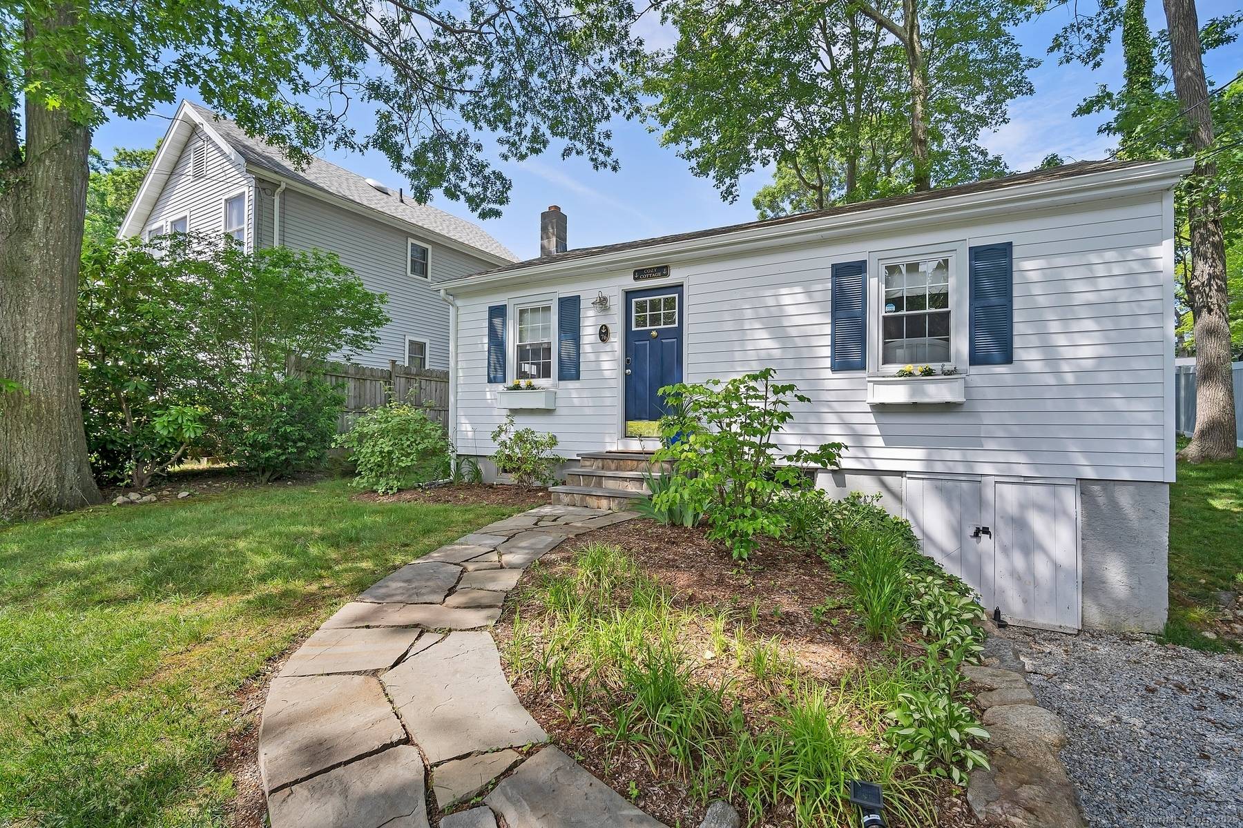 Welcome to Cozy Cottage make this ranch style cottage your year round home or beach escape.