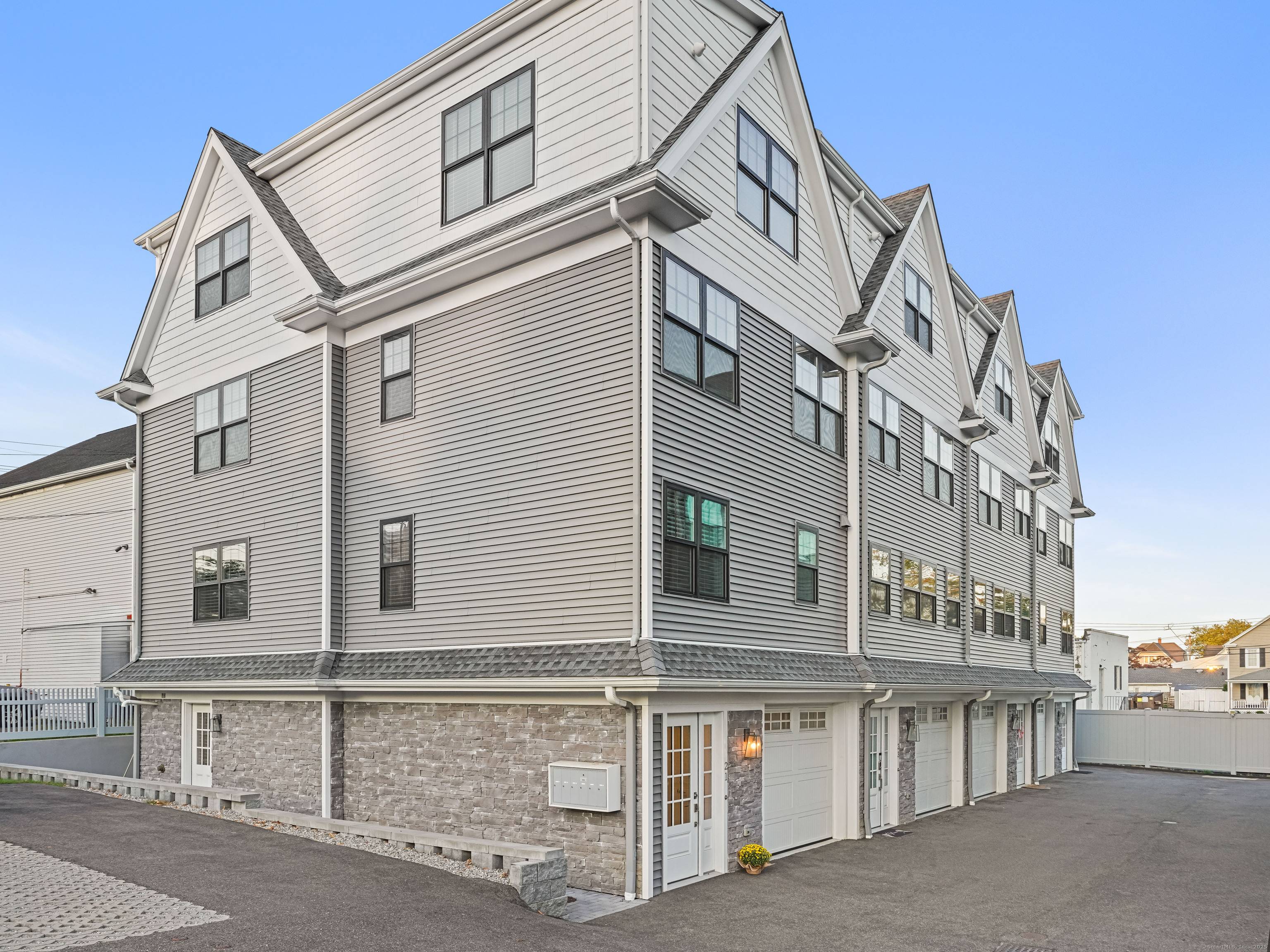 Luxury end unit 3 bedroom 3.