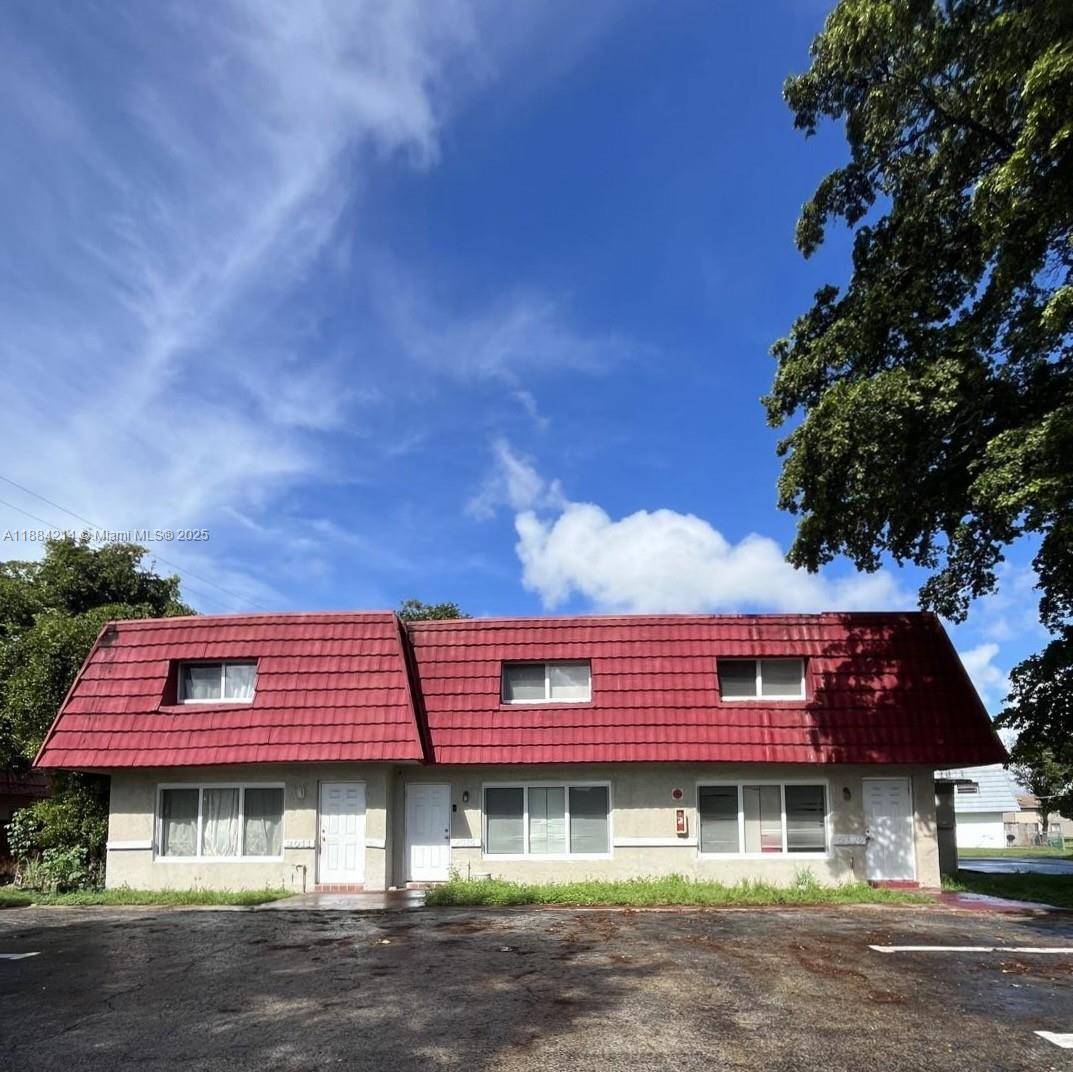 Rare fully occupied triplex perfect for investors or first time buyers !